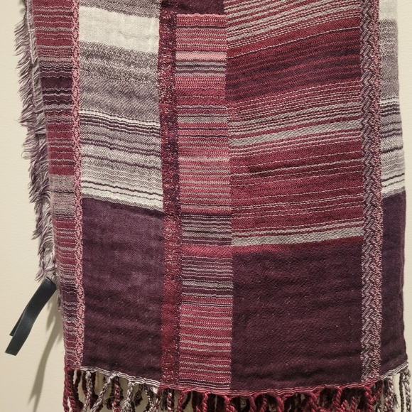 Roots Purple Blanket Shawl - Picture 4 of 6